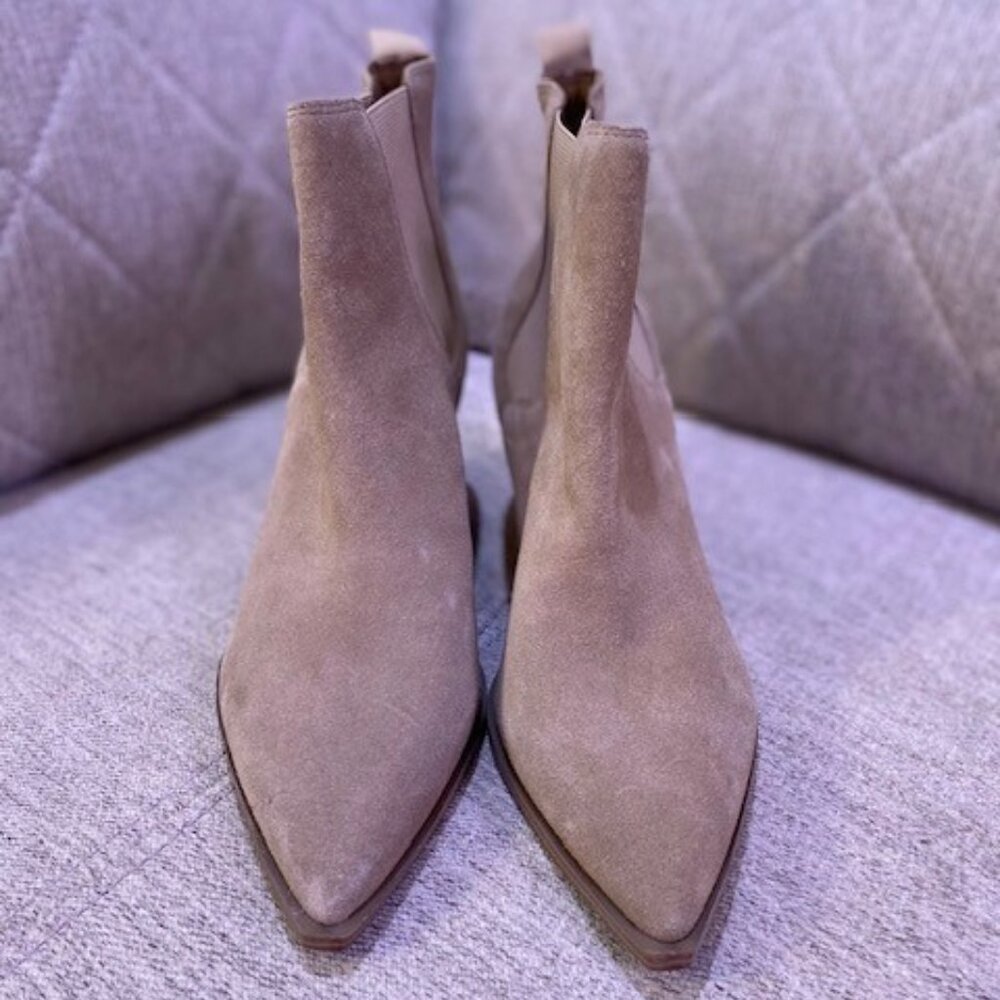 New Nine West Suede booties